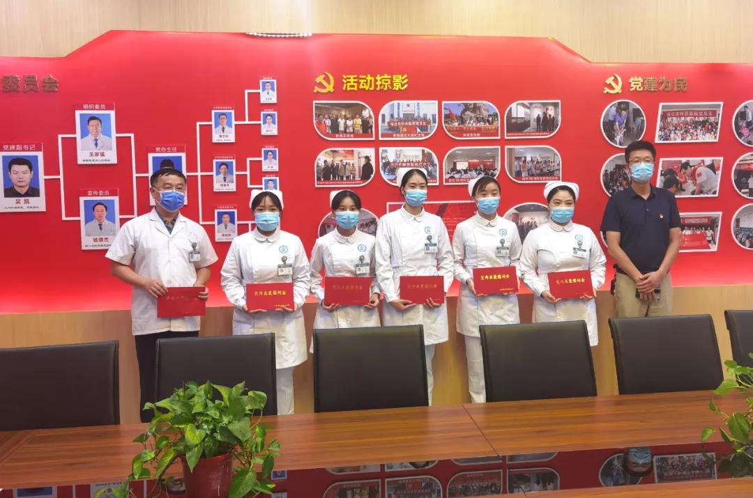 市衛(wèi)健委黨委副書記徐健一行蒞臨市鐘吾醫(yī)院慰問抗疫醫(yī)務人員(圖2)